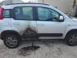 "Fontana San Pietro”: auto incendiata a Minotti, si scava dietro le fiamme