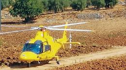 Incidente in campagna, uomo cade nelle frasche in fiamme: è in codice rosso
