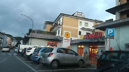 Furto lampo al Conad: in azione la "banda degli incappucciati"
