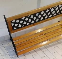 Ferentino, furto allo stadio comunale: macchinette scassinate a colpi di panca