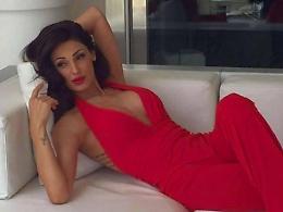 Anna prepara Sanremo nel segno della sensualità: perfino nuda sotto la doccia