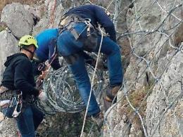 Frana Monte San Casto e Cassio: operai “rocciatori ” in azione