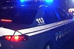 Sperona l'auto della polizia e fugge: raggiunto e arrestato giovane rumeno