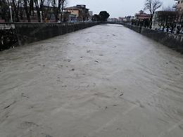 Isola del Liri, maltempo: fiume Liri in piena. La cascata "sorvegliata speciale"