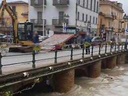 Ciociaria sferzata dal maltempo: chiuso il ponte nel centro di Isola Liri
