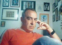 Maestro si toglie la vita nel garage di casa: città sotto shock