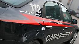 Sfonda il vetro di un'auto per rubare ma si ferisce: il suo sangue lo incastra