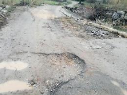 Strade pericolose e ponti fatiscenti: tanti i disagi, cittadini esasperati