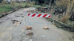 Strada pericolosa e impercorribile: i cittadini chiedono interventi immediati
