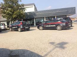 Imprenditore si impicca nel suo autosalone e lascia un biglietto: "Scusatemi"