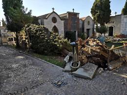 Resta chiuso il cimitero. Troppi i danni a causa del vento