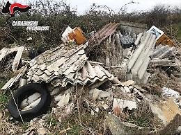 Scoperte discariche di lastre di amianto, rifiuti speciali e pericolosi
