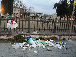 Sora, Mini discarica davanti al Parco Santa Chiara: la rabbia dei cittadini