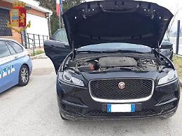 In viaggio sull'A1 con una Jaguar rubata: 30enne ucraino denunciato