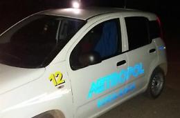 Forzano l'ingresso di un deposito di abbigliamento, la Metropol li mette in fuga