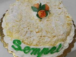 Festa della donna: paziente oncologico dona una torta agli "angeli della corsia"