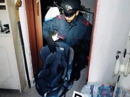 Ruba un'auto e la parcheggia sotto casa come fosse sua: 58enne nei guai