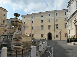 Bimbo ferito mentre gioca al parco: padre e residenti denunciano il degrado