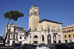 Offende il capo della polizia municipale: dipendente comunale finisce nei guai