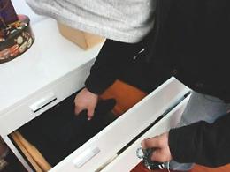 Ladri in azione, svaligiati due appartamenti in pieno centro: ingente il bottino
