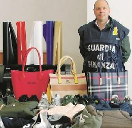 Aste su Facebook di capi contraffatti: alla sbarra i responsabili del "giro"