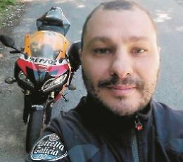 Funerali Daniele Stirpe: una folla commossa per l'addio al pasticciere