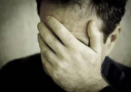 Sette anni con lo stalker, due coniugi riconsegnano le tessere elettorali