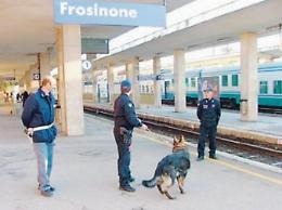 Senza biglietto sul treno, aggredisce i poliziotti: nigeriano arrestato
