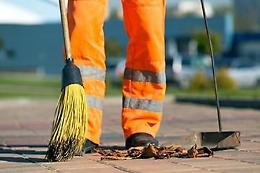 Senza stipendio da quattro mesi: i lavoratori socialmente utili protestano