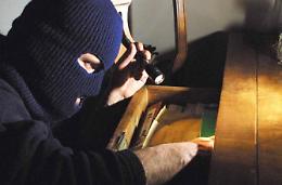 Anagni, ladri in azione in due abitazioni: torna l'incubo furti