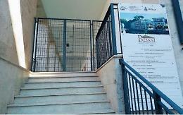Ascensore per disabili, tutto fermo. Paola Bianchi non ci sta e fa da sé