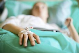 Pasqua in ospedale: la operano ma 'dimenticano' una pinza nel suo addome