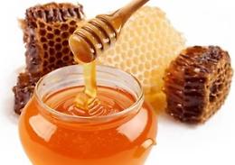 Una passione "dolce" come il miele: proprietà benefiche del prodotto delle api