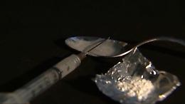 Quarantottenne muore di overdose: arrestati due uomini e una donna