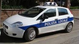 Guida senza patente auto sequestrata e non assicurata: maxi multa per un 70enne