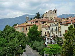 Elezioni, candidato fedele del "Bambinello": scoppia la "guerra di religione"