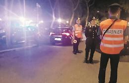 Ladro entra in casa per rubare, ma trova i padroni: inseguito e arrestato