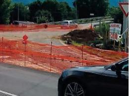 Aumento del traffico e pochi controlli: un'auto arriva contromano