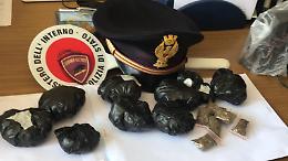 Nascondevano la droga in camera da letto: in manette due spacciatori nigeriani