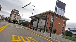 Ruba un telefono e si scaglia contro la polizia: richiedente asilo arrestato