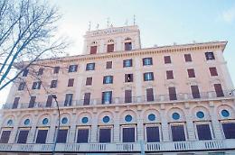 'Ripuliscono' le cucine dell'istituto alberghiero: arrestati tre dipendenti