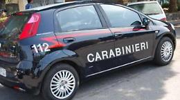 Alla guida ubriaco, esce di strada e si schianta contro un muretto: denunciato