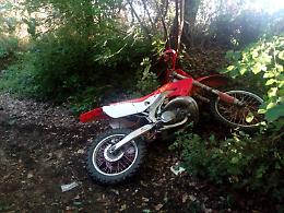 Incidente in motocross: il ventiquattrenne lotta ancora tra la vita e la morte