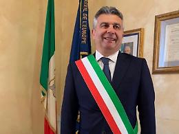 Ambulante non in regola aggredisce il sindaco Salera