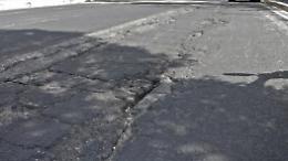 Carreggiate come mulattiere in centro: i residenti protestano