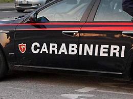 Scoperto a rubare cosmetici in azienda: dipendente infedele rischia il posto