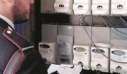 Rubano corrente all'anziana vicina di casa: coniugi scoperti e denunciati