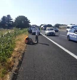 Incidente in A1, coinvolti un tir e due auto: soccorsi sul posto