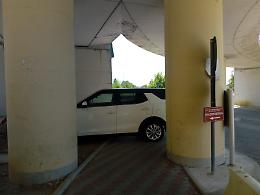 Auto ostacola l'ingresso in ospedale: le lamentele dei presenti