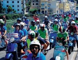 La solidarietà viaggia in Vespa: torna la manifestazione su due ruote